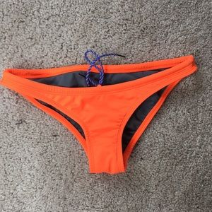 Joyln Europe orange bottoms